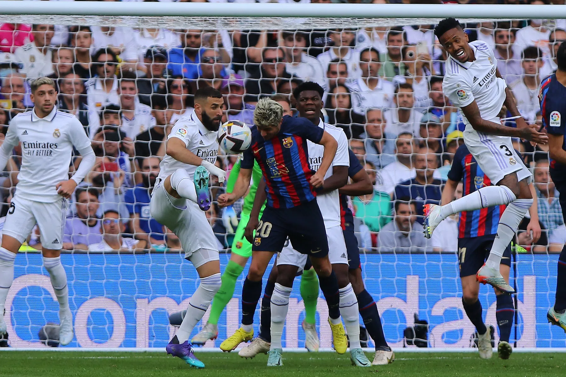 'Barça en Real Madrid smeden nieuw plan en benaderen 50 clubs'