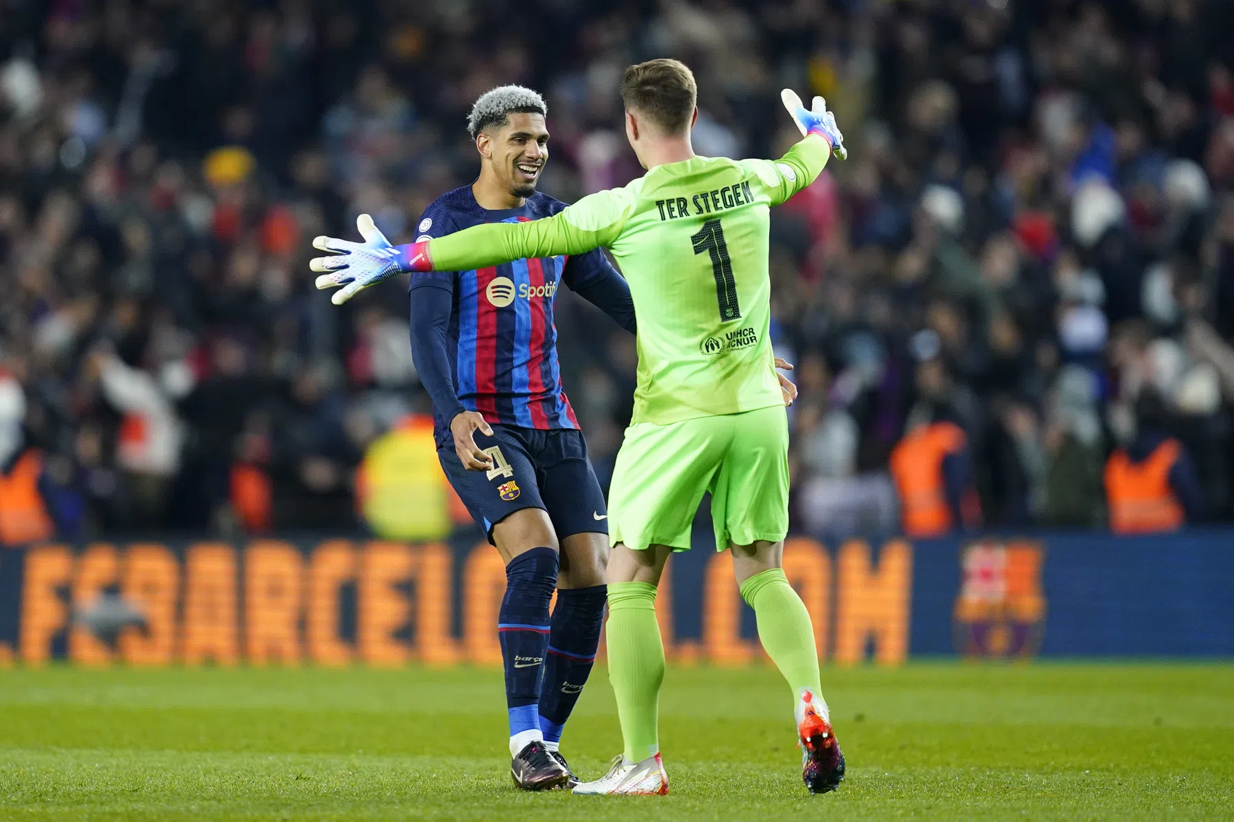 Barcelona klopt zéér graag geziene gast dankzij flater Sørloth en zit bij de laatste vier