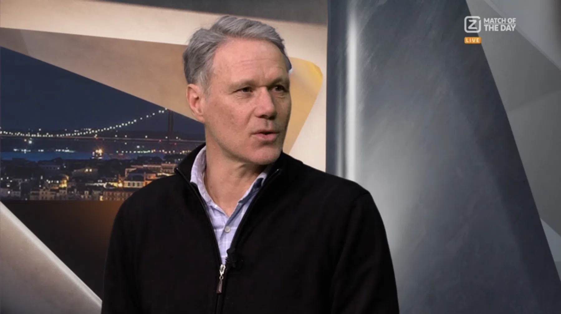 Van Basten lacht: 'Laat ik het zo zeggen: Ajax hoeft mij niet te bellen'