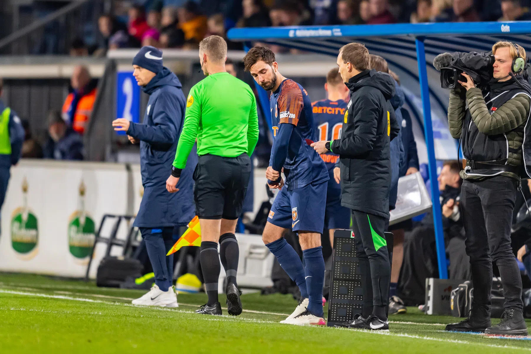 Vitesse boekt bij rentree Pröpper eerste Eredivisie-zege sinds oktober