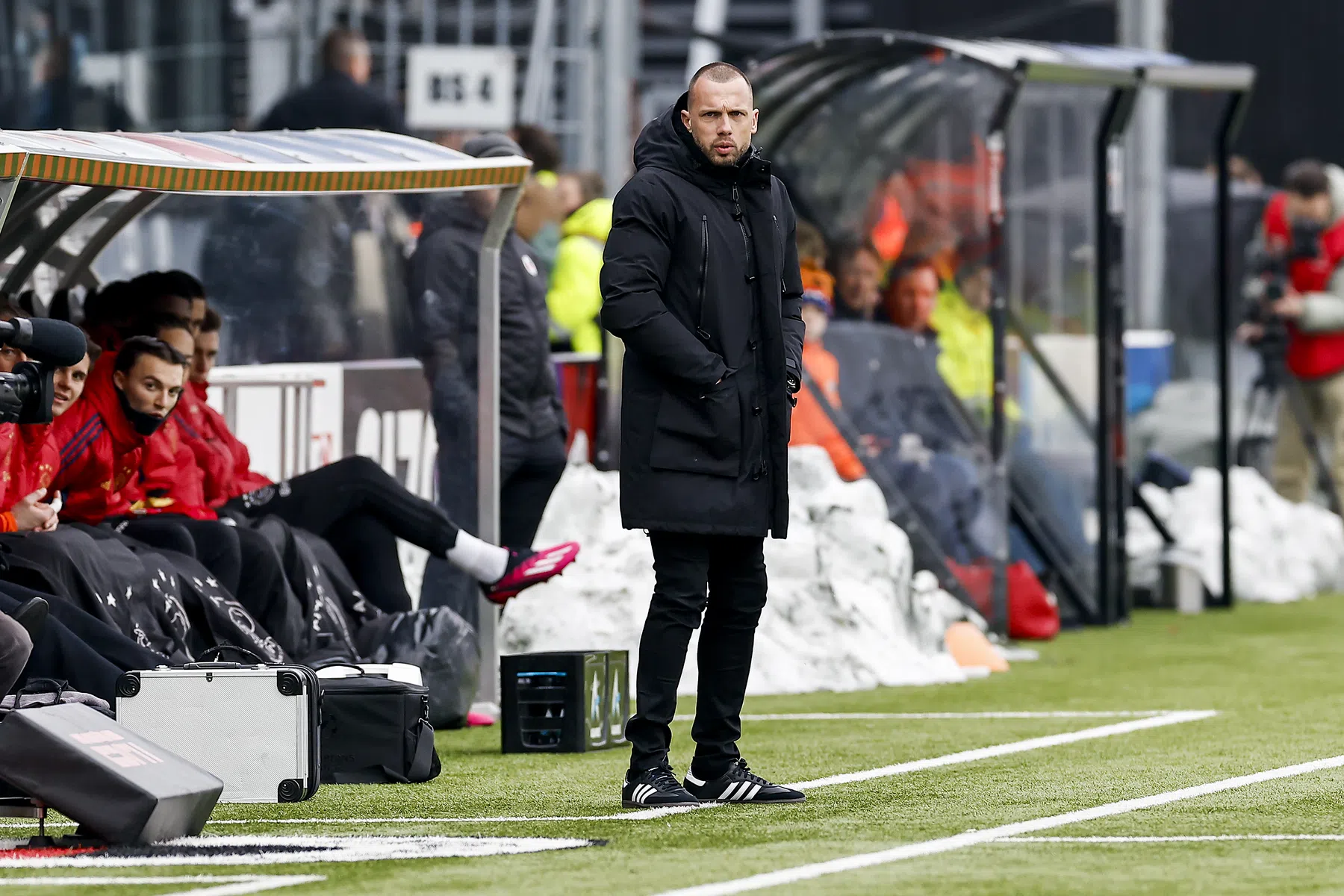 Heitinga geniet, maar ergert zich ook tijdens debuutwedstrijd