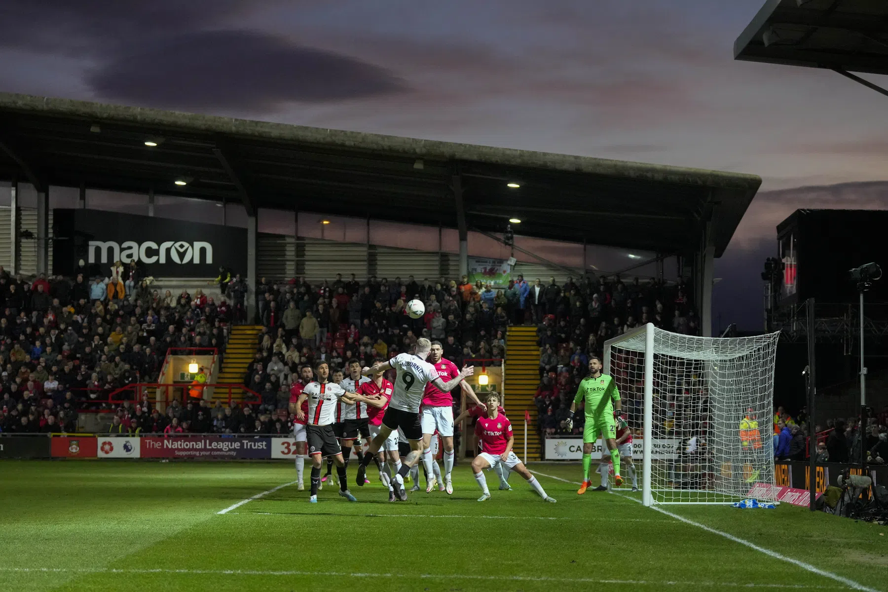 Thrillerscenario: FA Cup-spektakel bij Hollywood-club uit de National League
