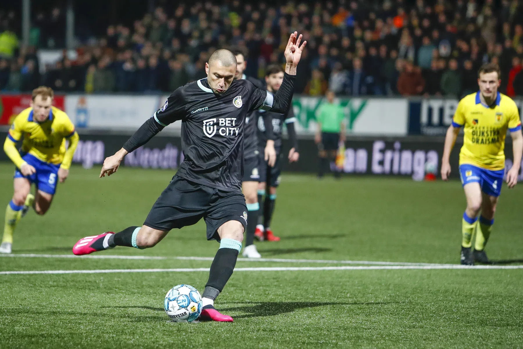 Yilmaz benut vier keer op rij penalty: 'Dit is het nieuwe voetbal'