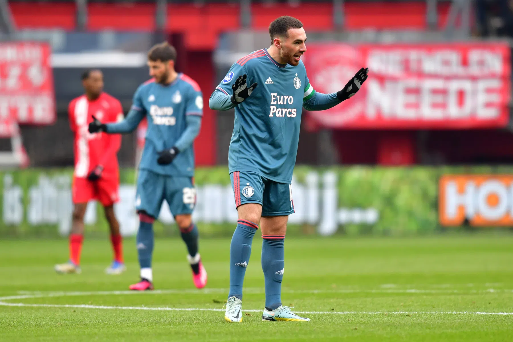 Koploper Feyenoord houdt FC Twente na topper in Enschede op zes punten