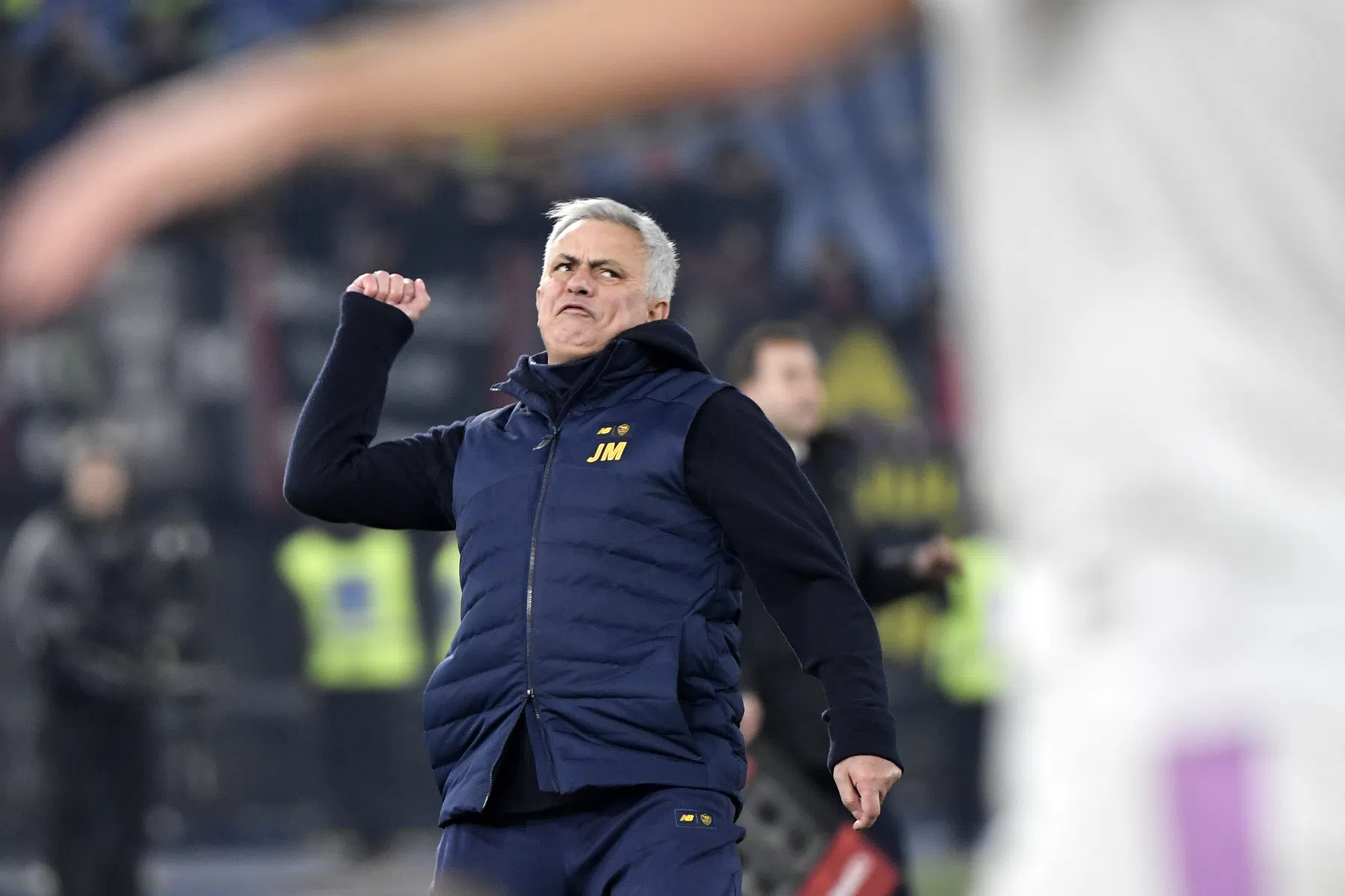 Mourinho furieus: vier wissels bij rust kunnen feestavond Dessers niet voorkomen