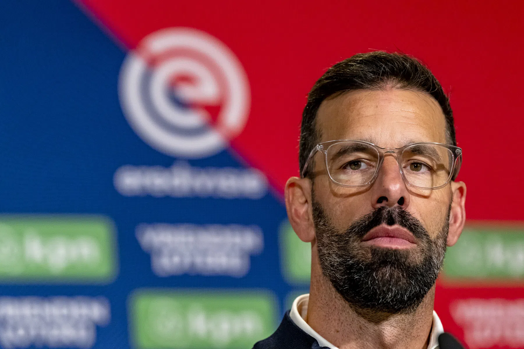Duidelijke taal van Van Nistelrooij: 'Natuurlijk is Feyenoord de favoriet voor de titel'