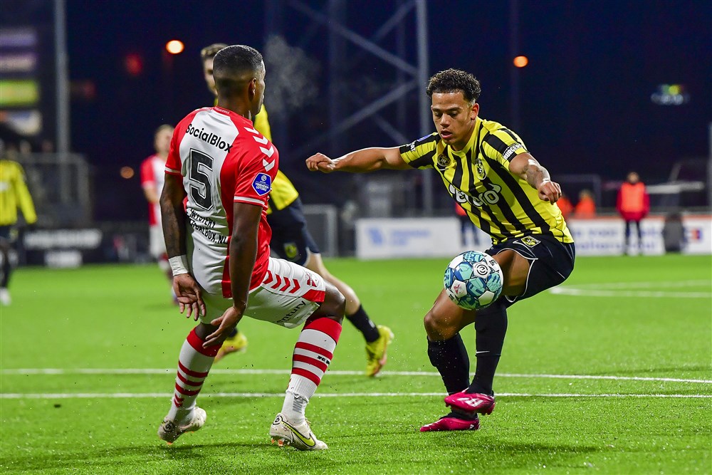 Frustratie bij Cocu: Vitesse laat zege door vingers glippen in Emmen