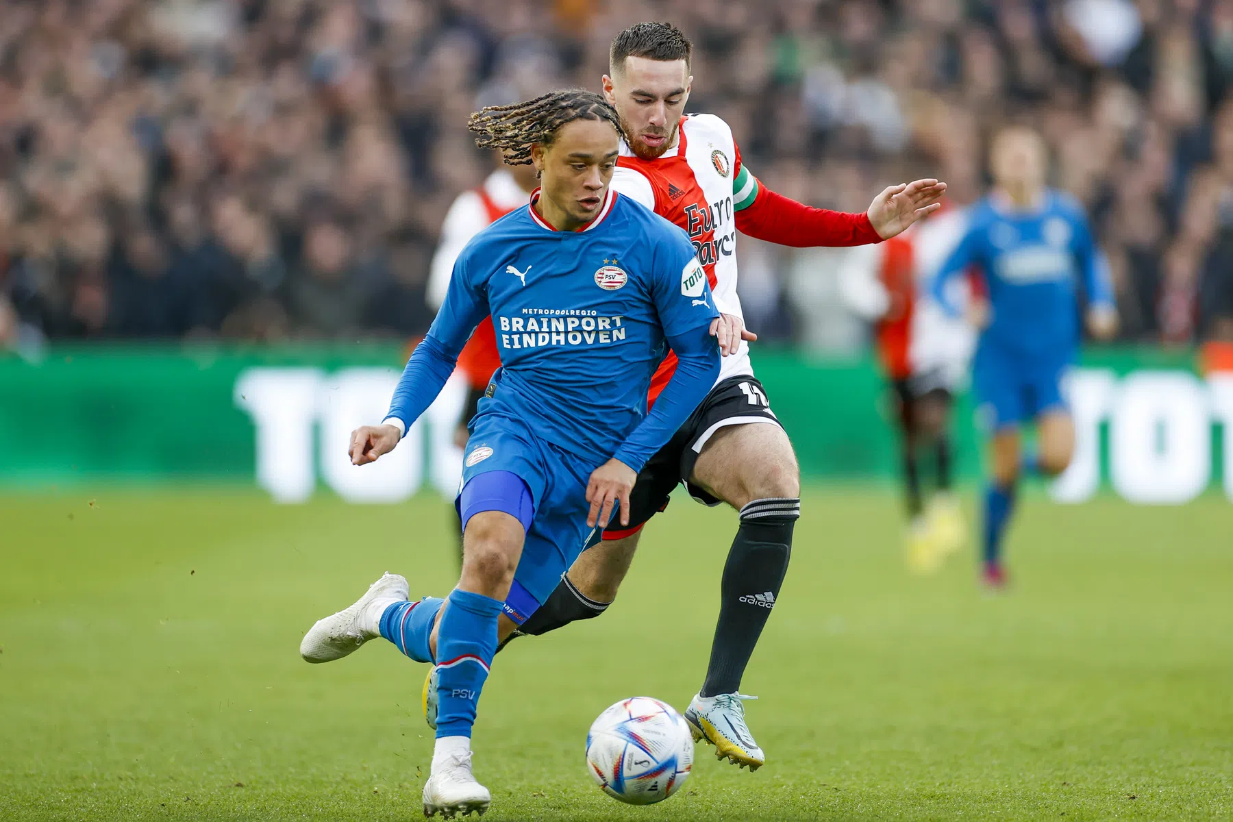 Van Nistelrooij zag lichtpuntjes bij PSV: 'Dat is fenomenaal, op die leeftijd'