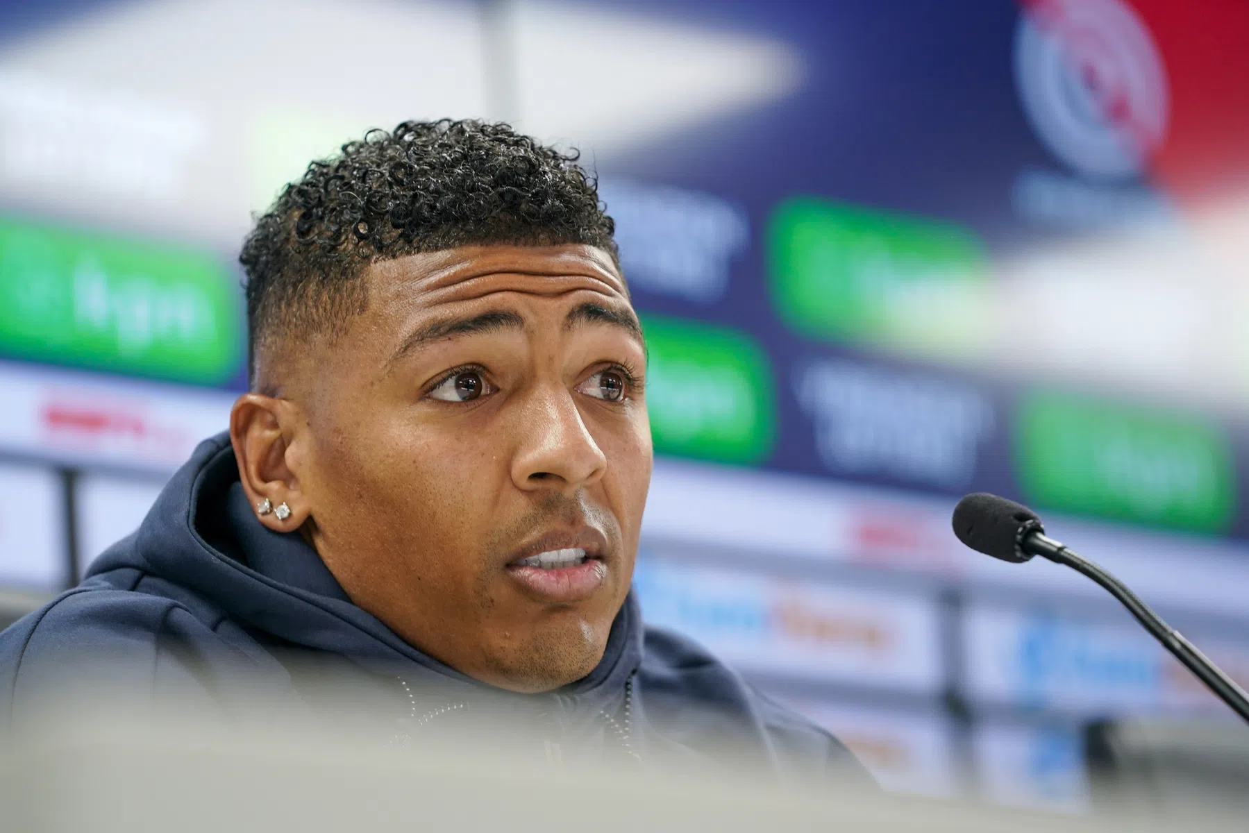 Debutant Van Aanholt denkt PSV met zijn ervaring te kunnen helpen