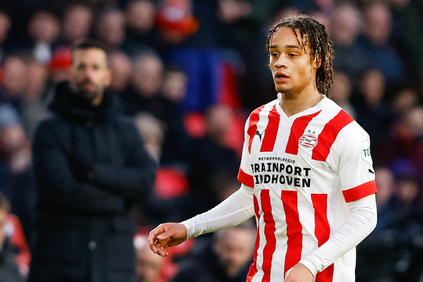 Van Nistelrooij positief over nieuw contract 'key player' Simons