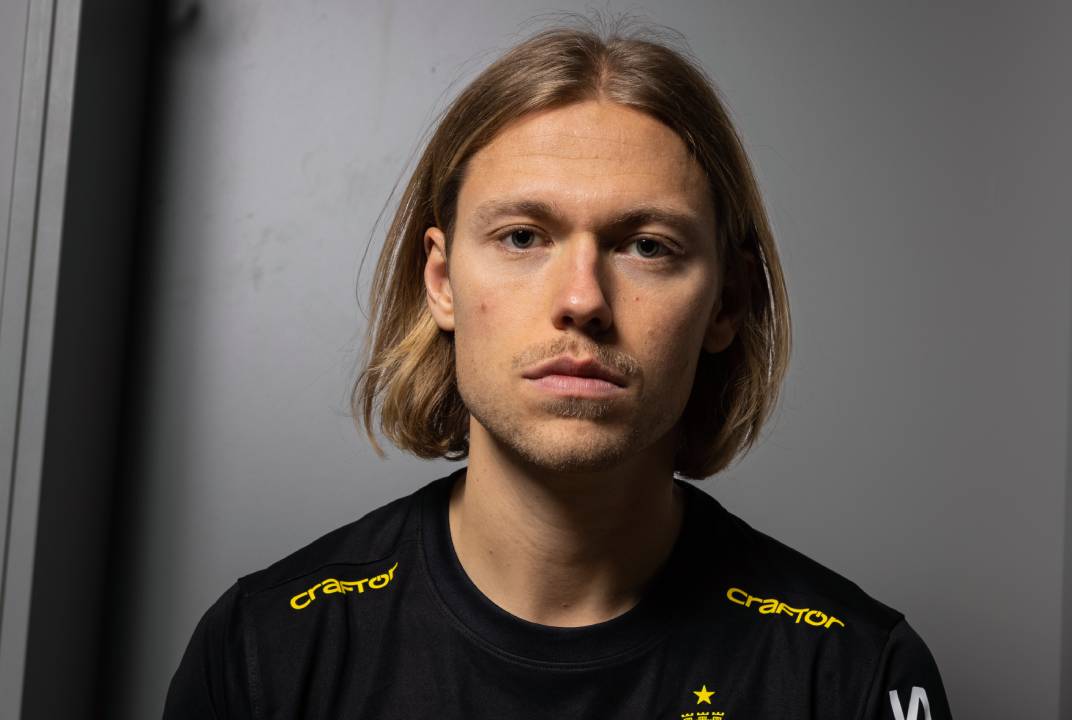 Fischer krijgt warm welkom bij AIK: 'Ga naar de kapper!'