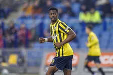 Thumbnail for article: Isimat-Mirin hield altijd contact met Cocu: 'De trainer is een goede vriend'