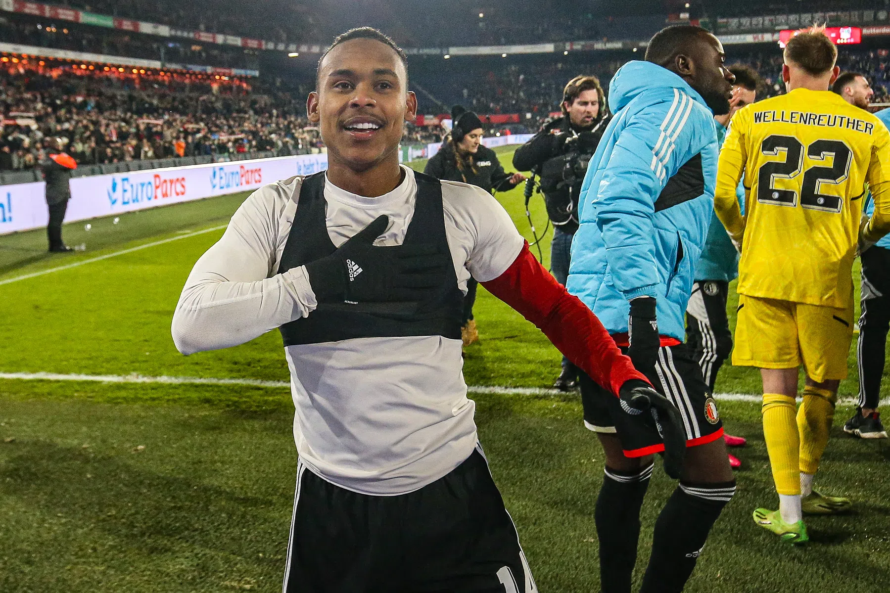 Treinproblemen door latertje bij bekerkraker in De Kuip