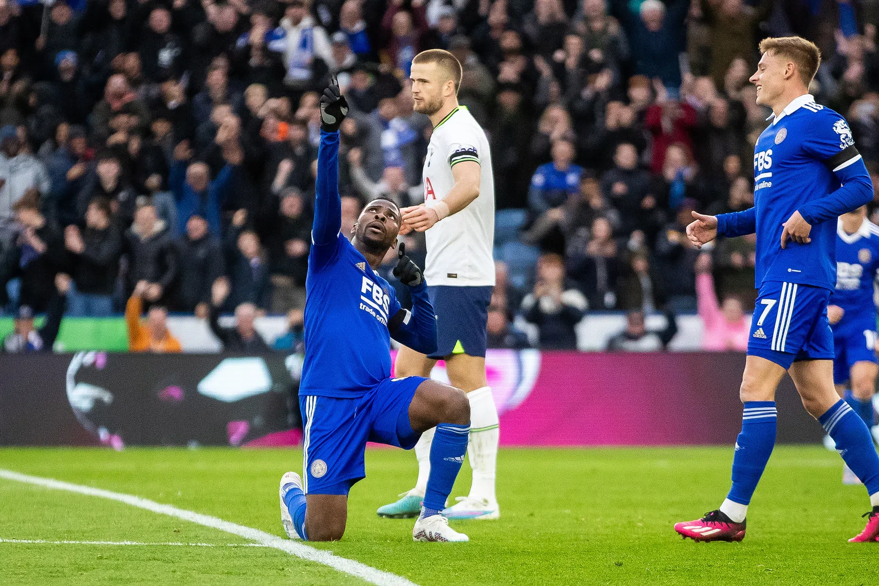 Terugkeer Conte valt in het water: Spurs krijgt pak slaag van Leicester