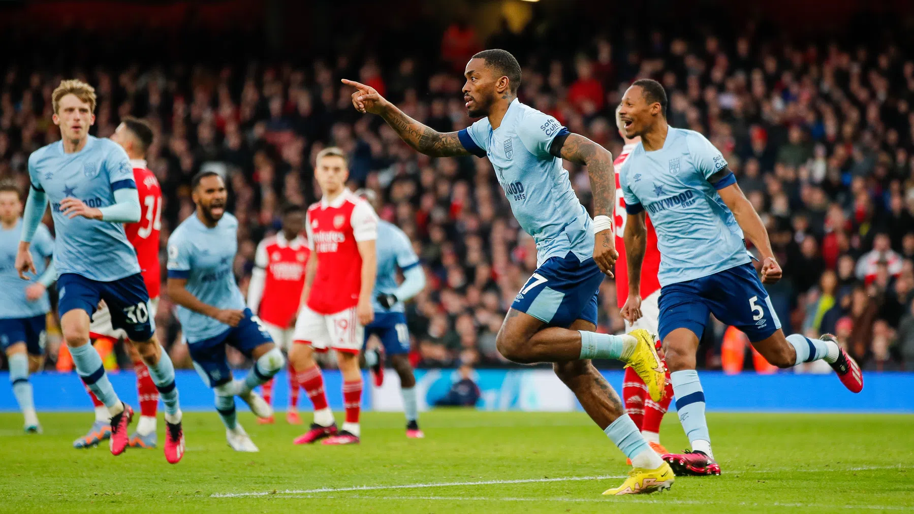Brentford blijft Big Six tarten: tiende Premier League-duel op rij zonder nederlaag