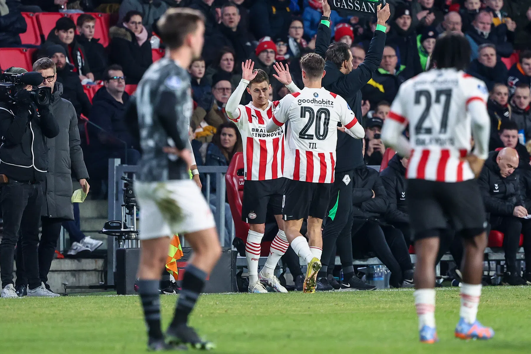 Eerste basisplaats voor Hazard bij PSV, Til verliest zijn plek