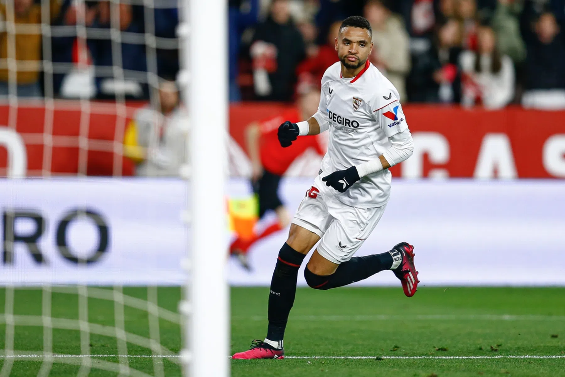 Sevilla bouwt richting duel met PSV verder aan overtuigende thuisreeks