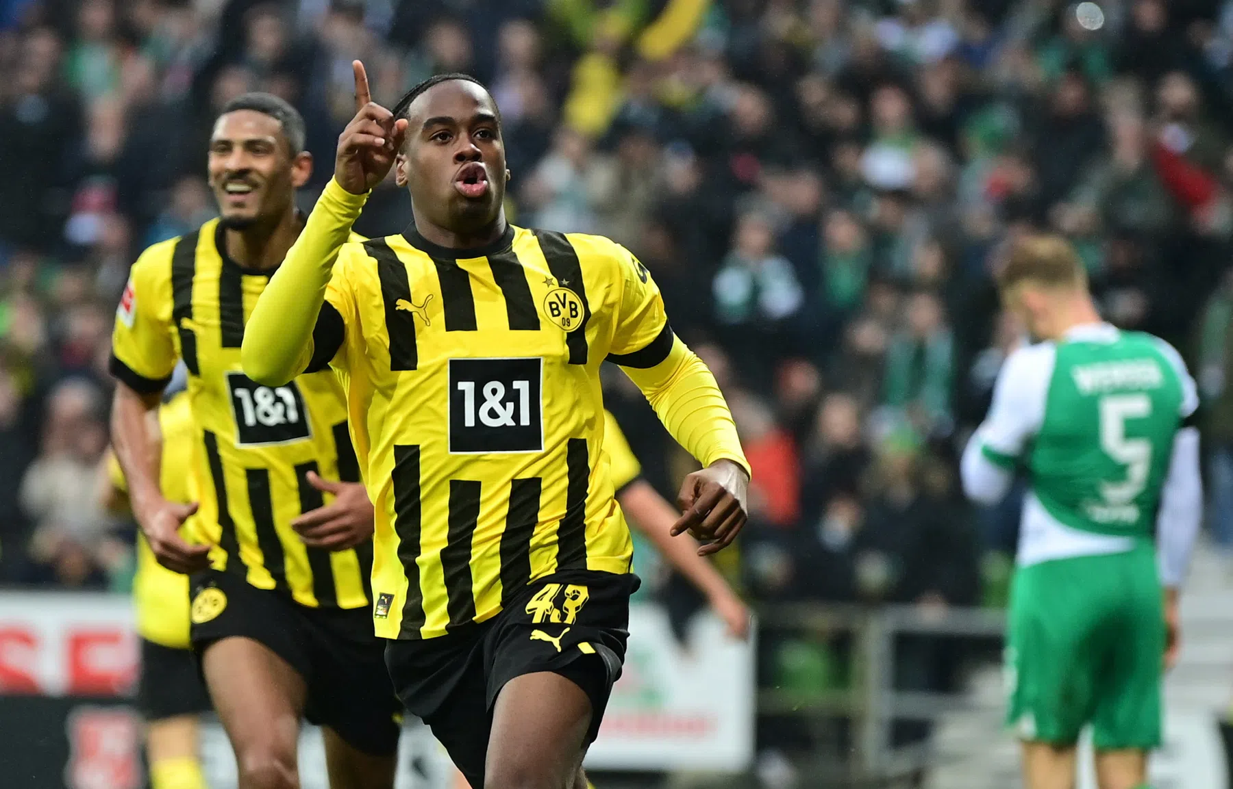 Dortmund dolblij met 'de nieuwe Sancho', Frimpong goud waard voor Leverkusen