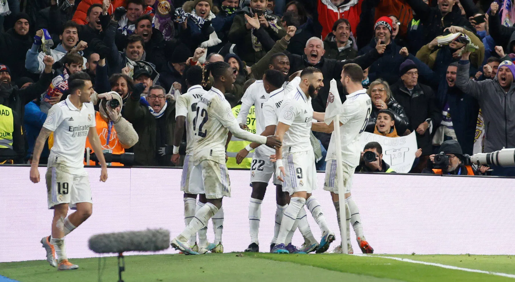 Real Madrid wint club-WK, maar krijgt met drie tegengoals flink pak huiswerk mee