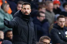 Thumbnail for article: Van Nistelrooij geniet van PSV en kan niet wachten op Sevilla-uit