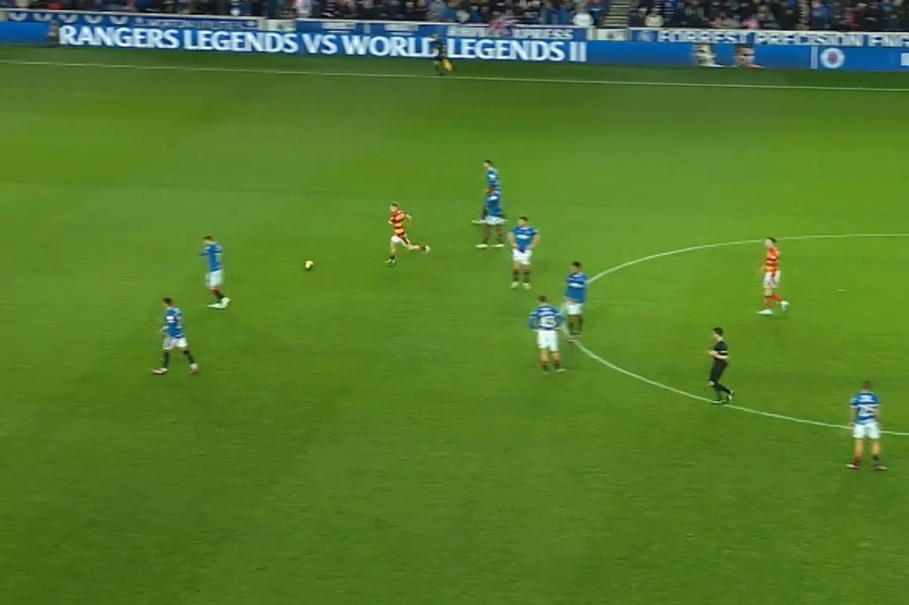 Sportief gebaar: Rangers laat tegenstander scoren na misverstand