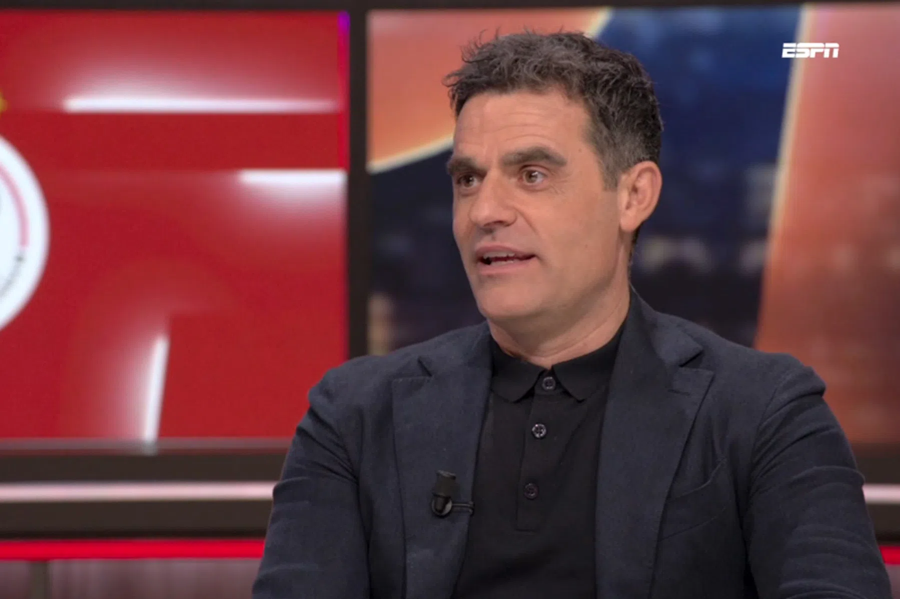 Bassey toont zijn waarde bij Ajax: 'Misschien denkt een Engelse club dan: die halen we'