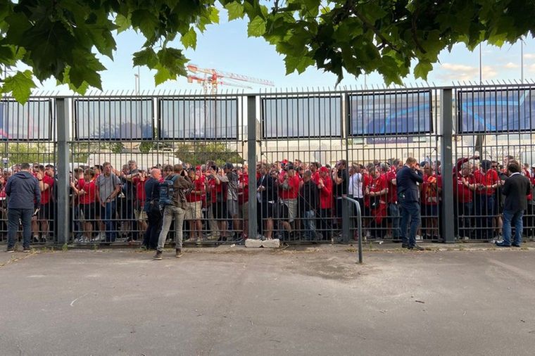 Vernietigend rapport over rol UEFA bij chaos CL-finale: 'Wonder dat er geen doden zijn gevallen'