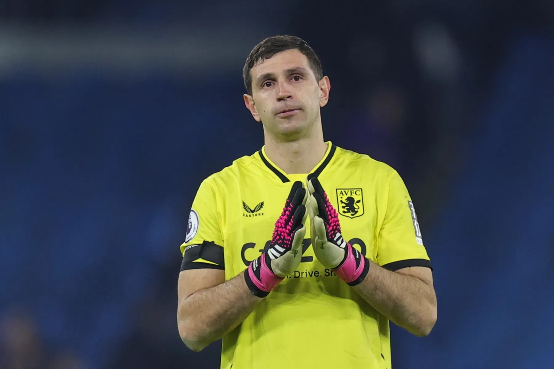 Emery zwaar teleurgesteld in Martínez: 'Ik schaam me voor die goal'