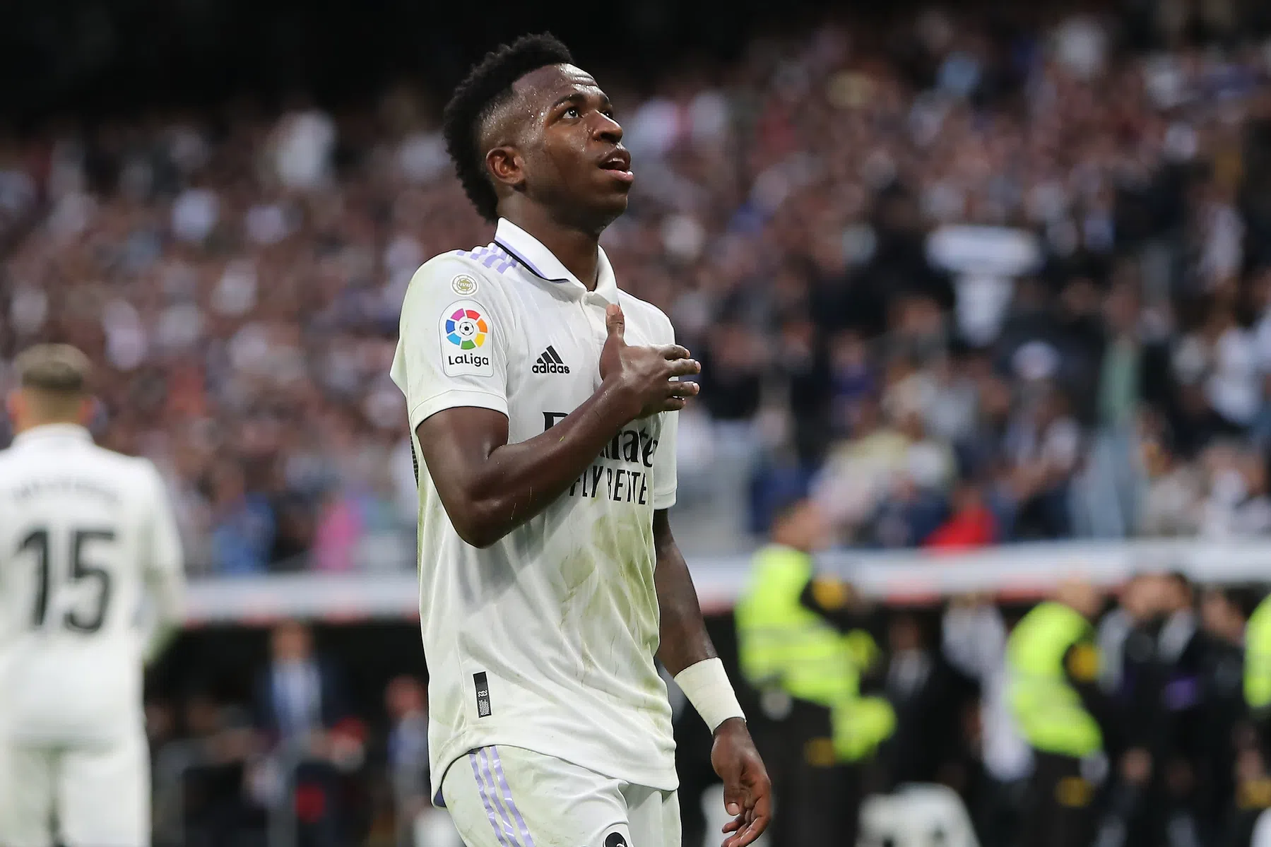 Ancelotti en Courtois walgen van uitschelden Vinícius tijdens minuut stilte