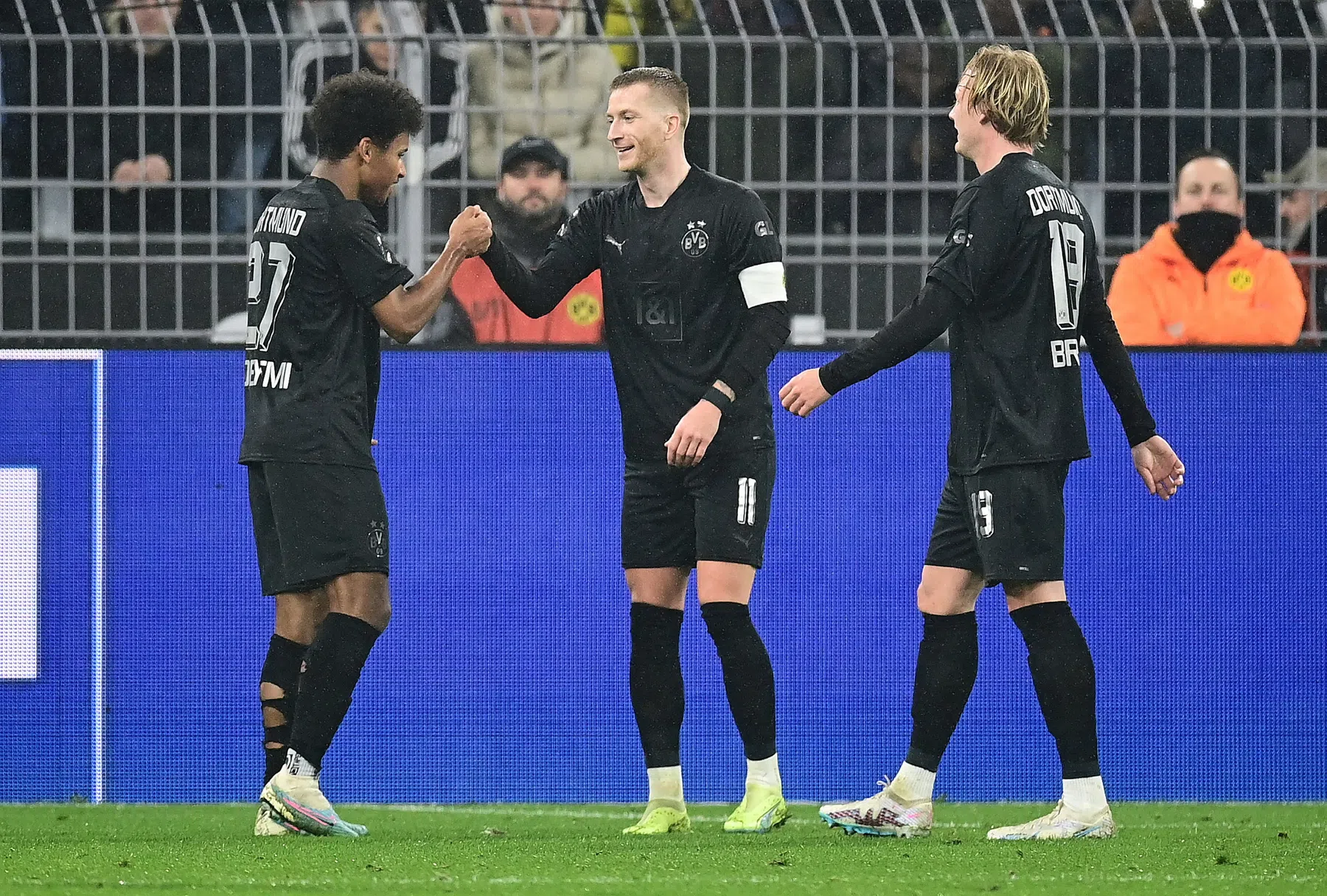 Dortmund profiteert wel optimaal van puntenverlies Bayern en gaat gedeeld aan kop