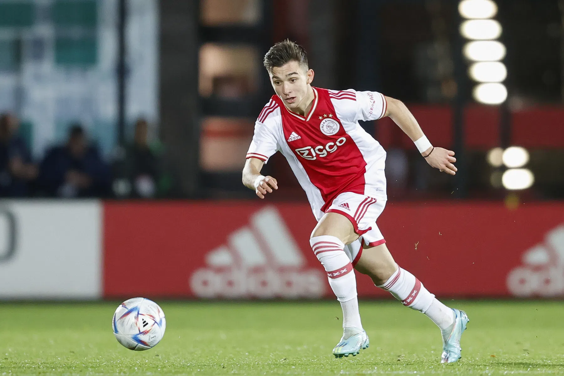 Conceição maakt rentree bij ploeterend Jong Ajax