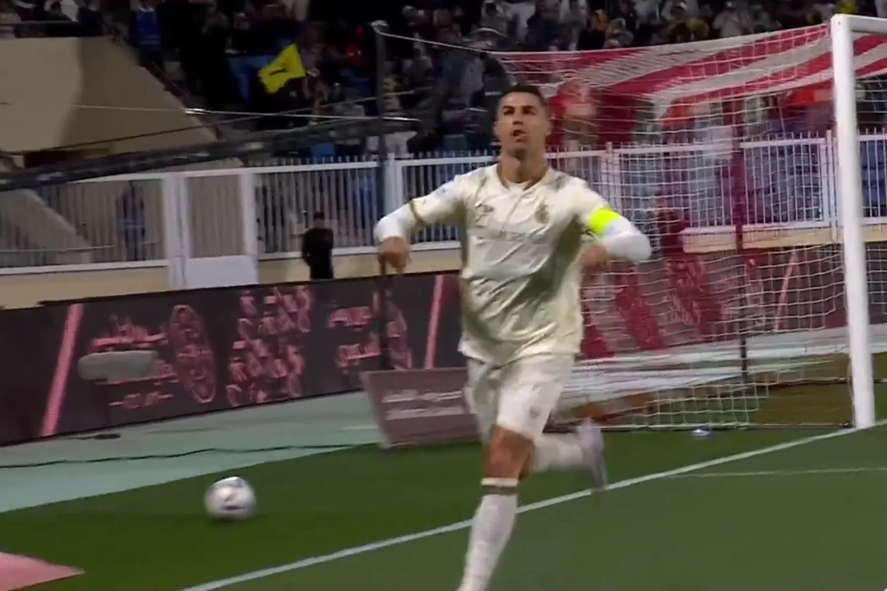 Ronaldo slaat weer toe met hattrick: al sinds 2004 elk seizoen dubbele cijfers
