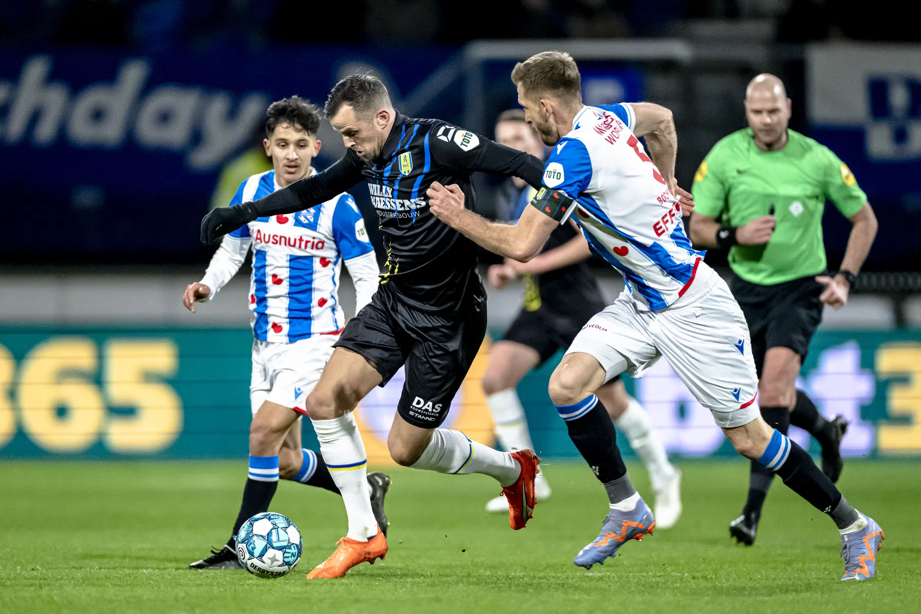 RKC overleeft schiettent en wint dankzij ongrijpbare Seuntjens ruim in Heerenveen