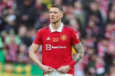 Thumbnail for article: Sleurende Weghorst weer belangrijk bij United: 'Hij staat zelfs rechtsback'