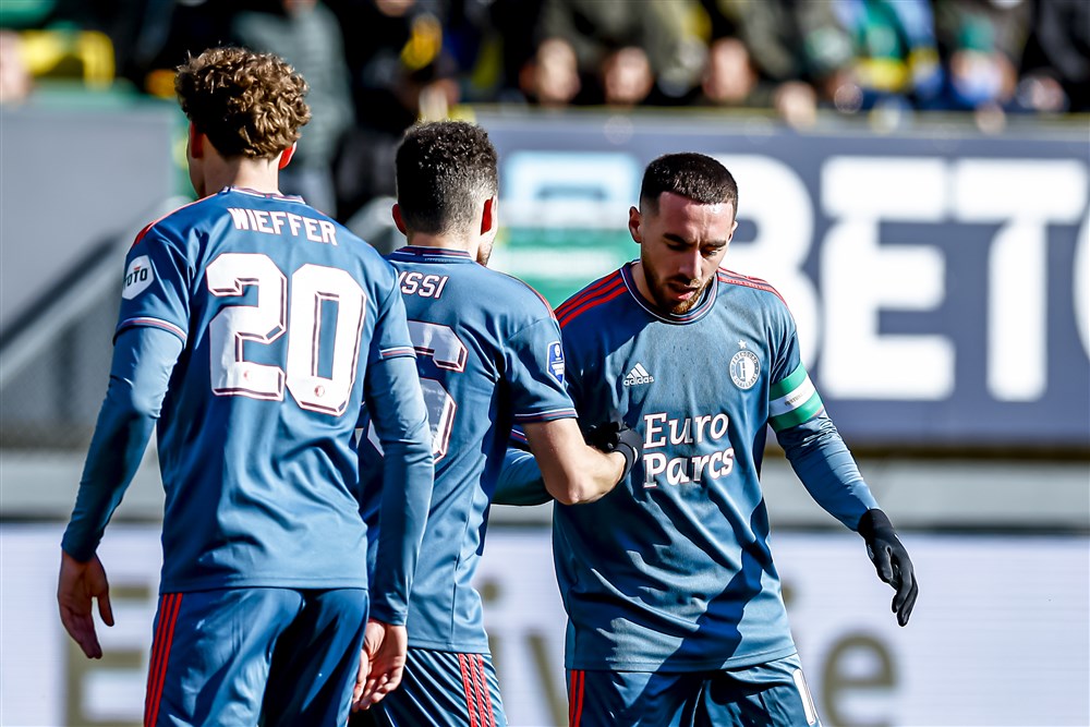 Feyenoord zet Ajax onder druk: Fortuna-horde overtuigend genomen