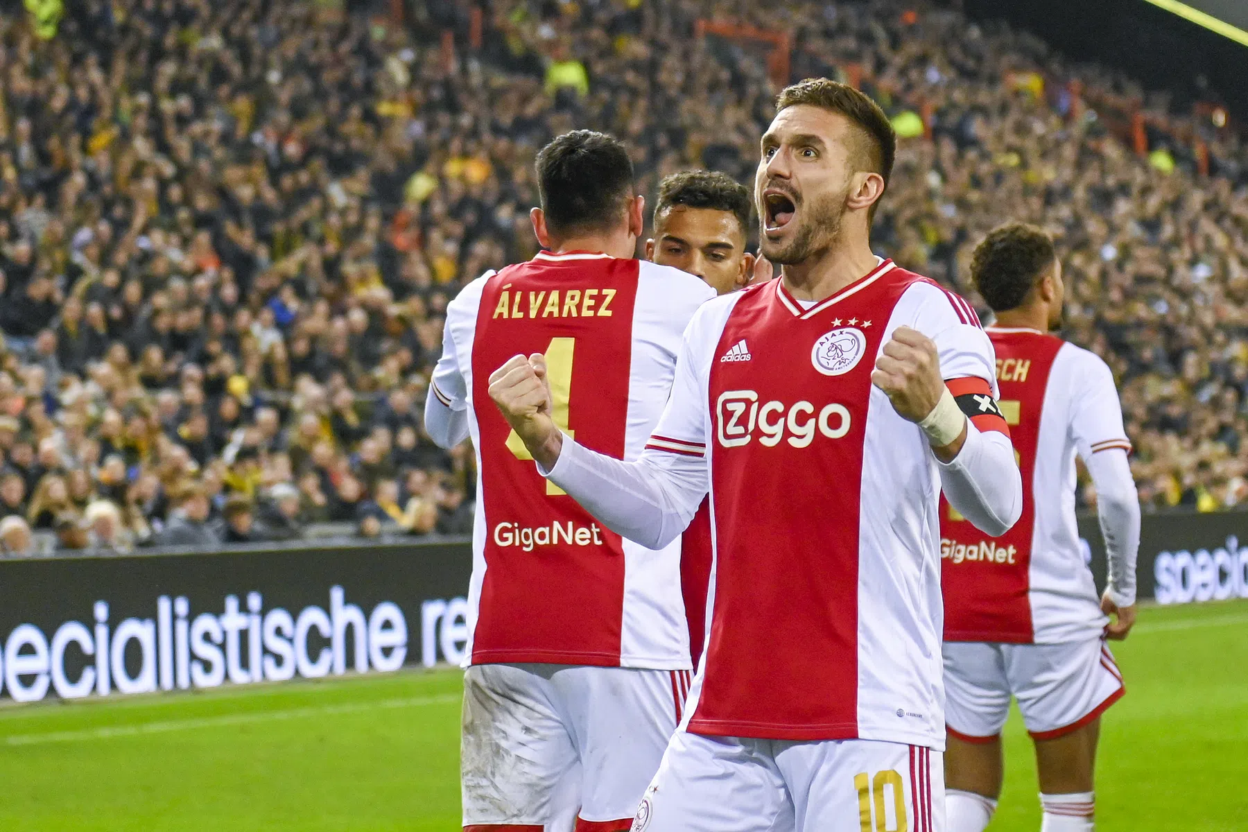 Tadic haalt schouders op over mijlpaal: 'Belangrijker om kampioen te worden'
