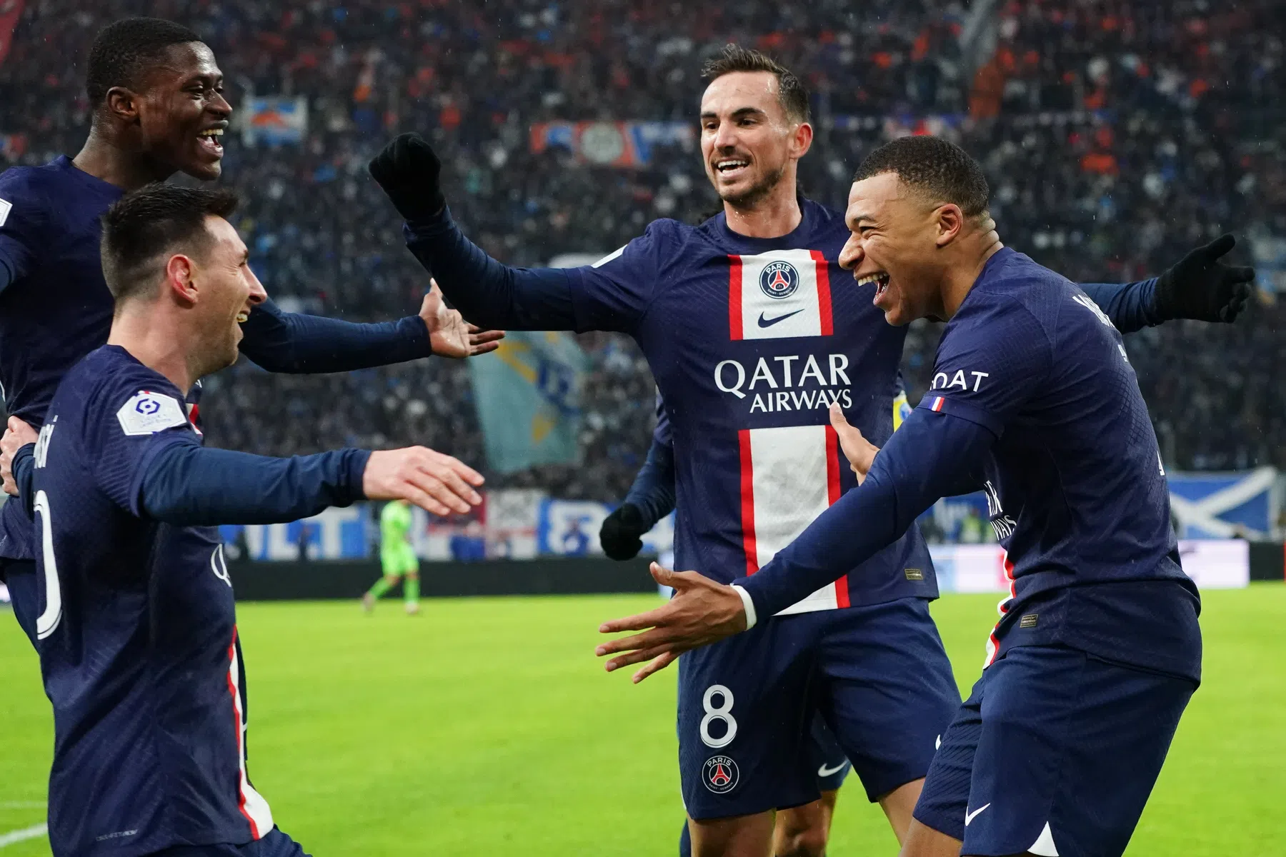 Mbappé en Messi krijgen Vélodrome stil: PSG zet Marseille op afstand