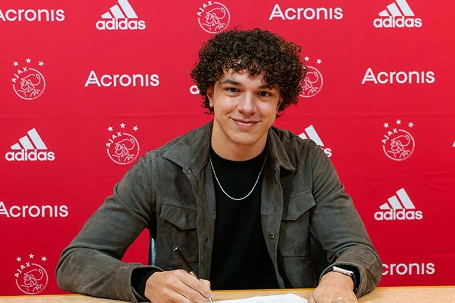 Ajax contracteert talentvolle zoon van Marciano Vink