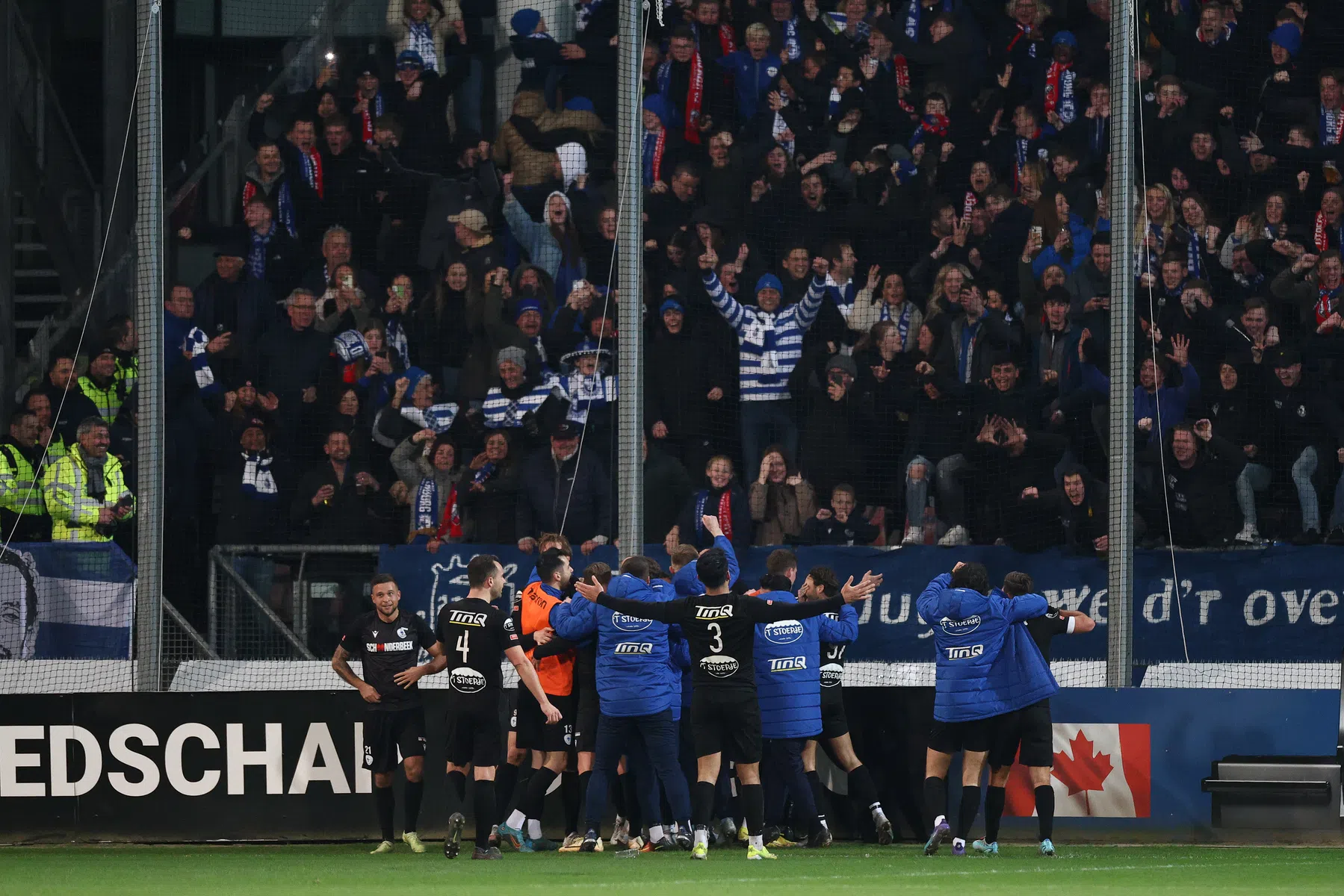 Stuntploeg Spakenburg droogt FC Utrecht af en schrijft bekergeschiedenis