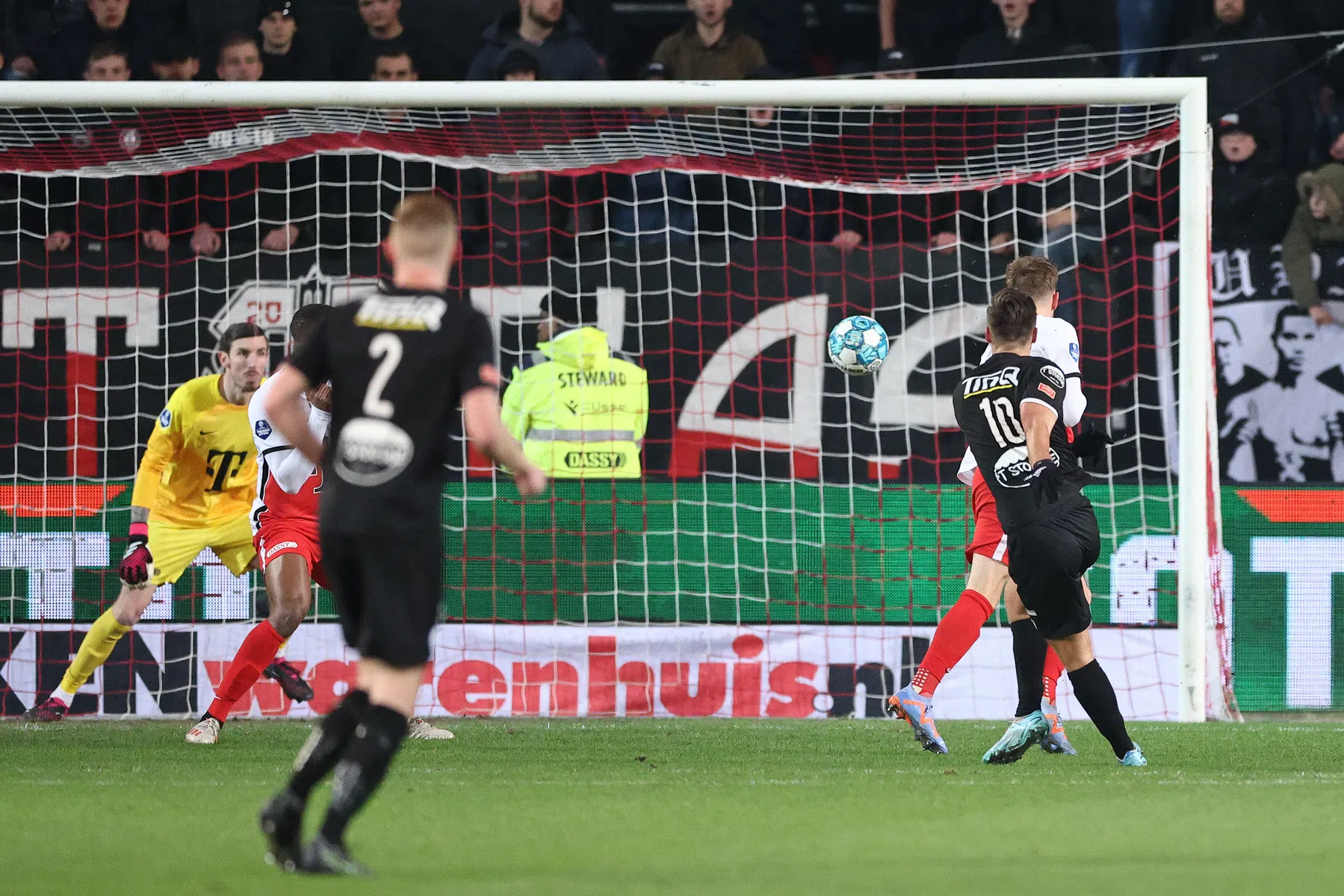 Spakenburg mikt op nieuwe bekerstunt met heerlijke treffer tegen FC Utrecht