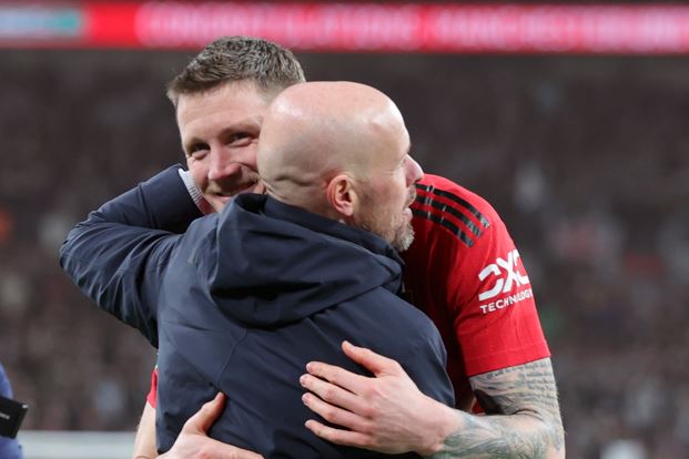 Lyrische Ten Hag: 'Weghorst een van de beste spelers op het veld'