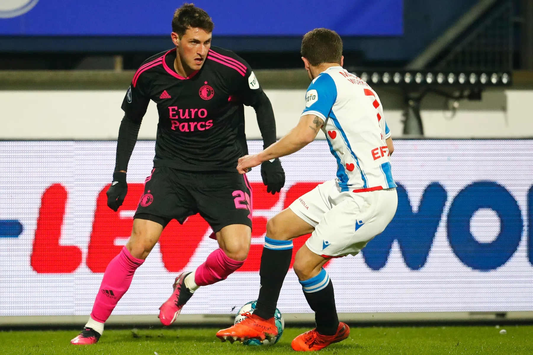 Giménez schiet Feyenoord ten koste van Heerenveen naar halve finale