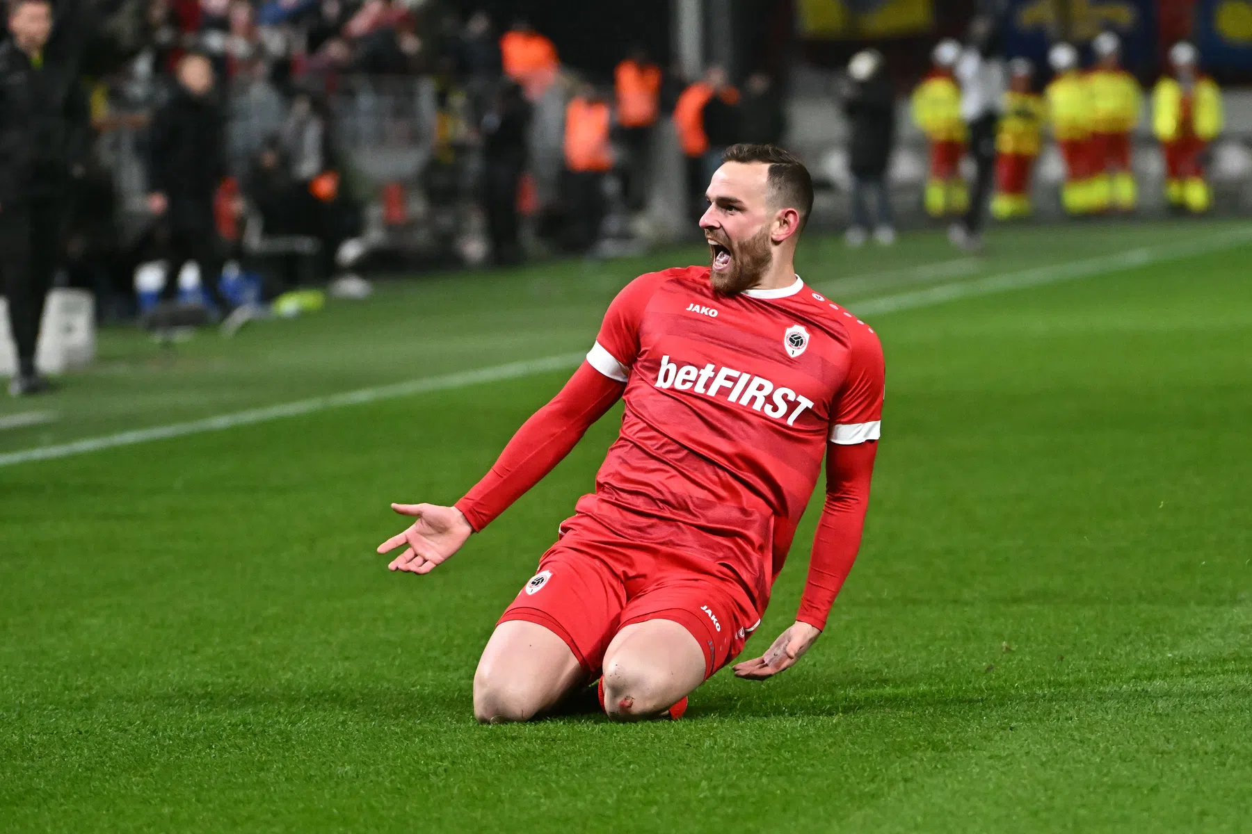 Janssen verrast met schitterende vrije trap bij Antwerp