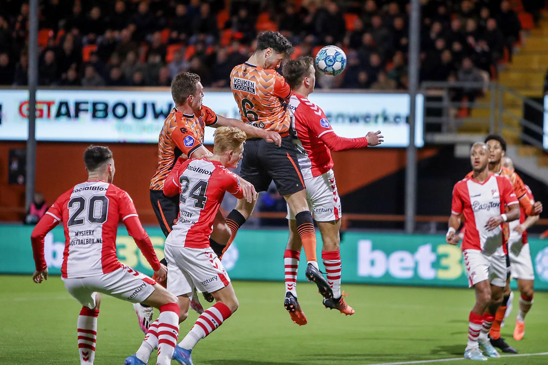 Nieuw wapen voor Jonk in strijd om lijfsbehoud: 'Volendamse Air Force'