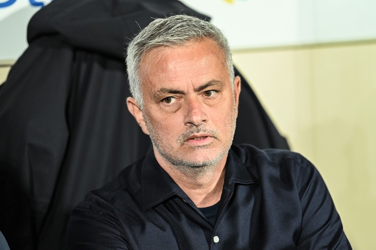 IJskoude Mourinho bouwt aan Romeins fort: 'De dwaas is een genie'