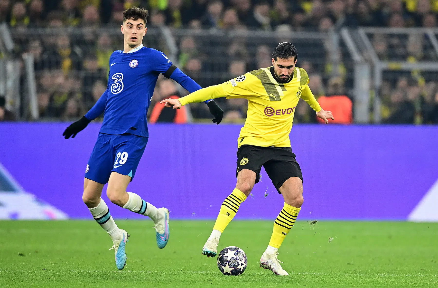 Sterk Chelsea buigt achterstand om en staat in de kwartfinale