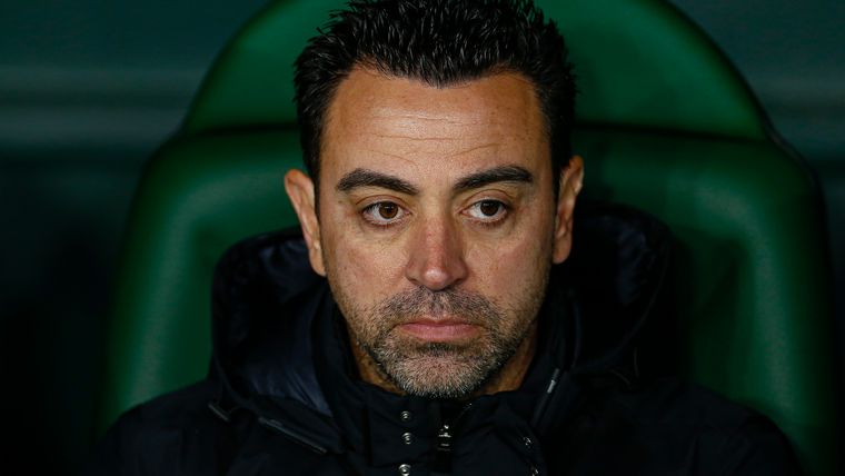 Xavi ziet Ferguson-rol zitten en doet vergelijking: 'Hij is als Ronaldinho en Messi'