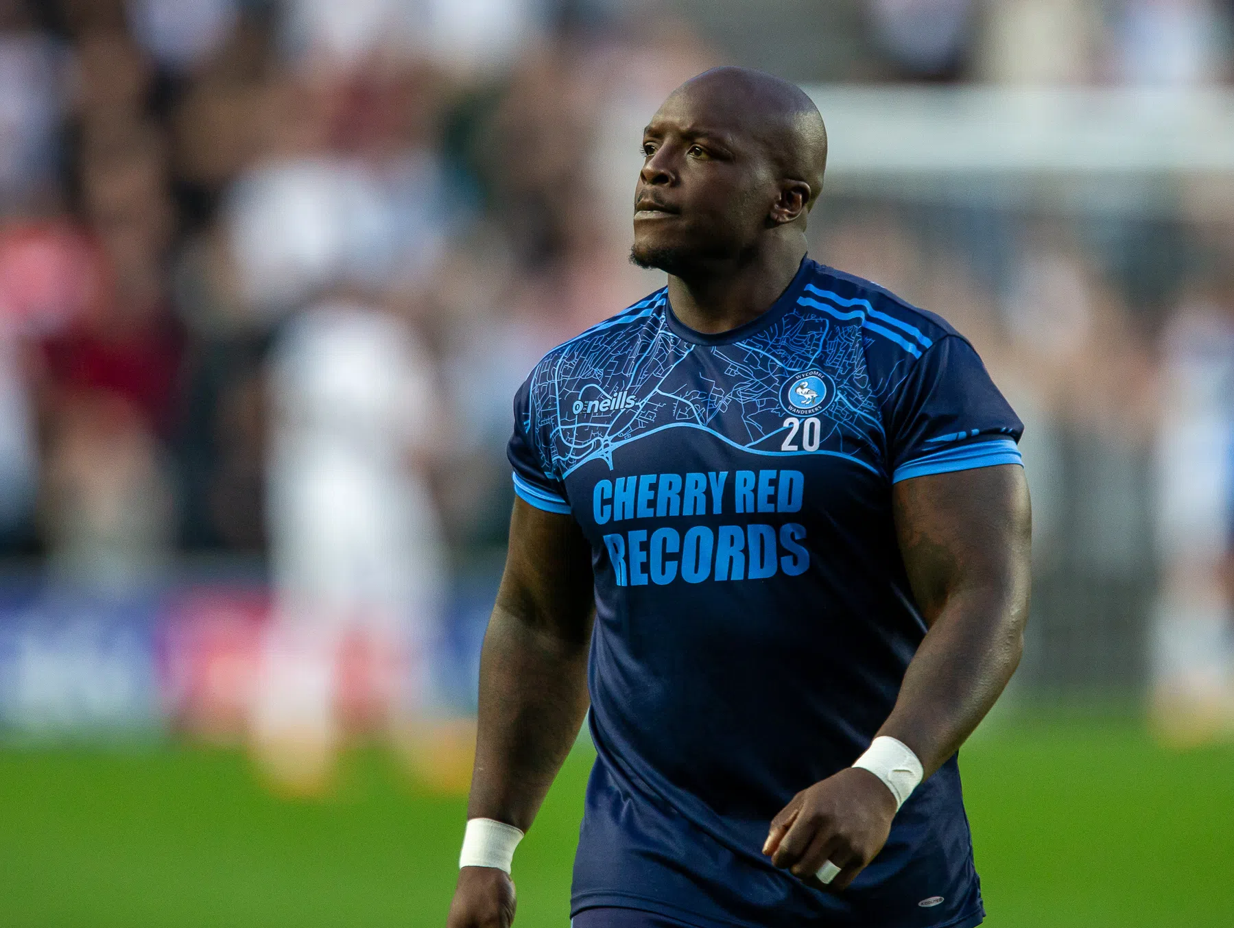 'The Beast' is terug: Akinfenwa maakt comeback in Engelse kelderklasse