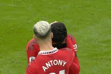 Thumbnail for article: 'Martínez werd juist beter toen Man Utd met tien kwam te staan'