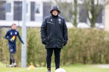 Thumbnail for article: Het container-dorpje van Dick Advocaat